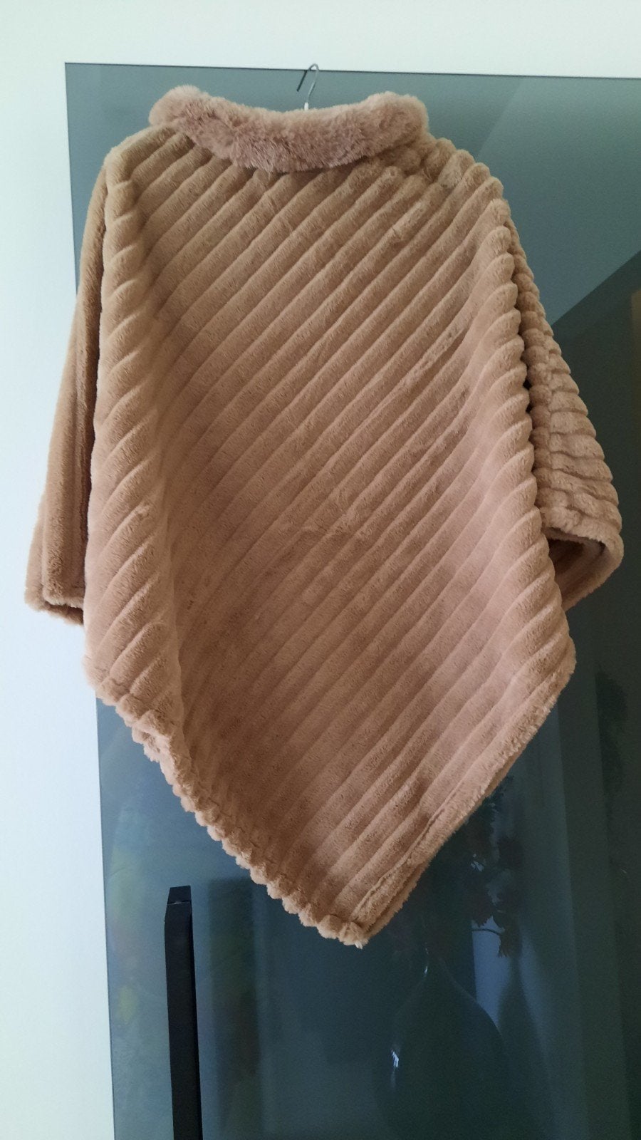 PRACHTIGE ZACHTE PONCHO NIET GEDRAGEN, Kleding | Dames, Truien en Vesten, Ophalen of Verzenden