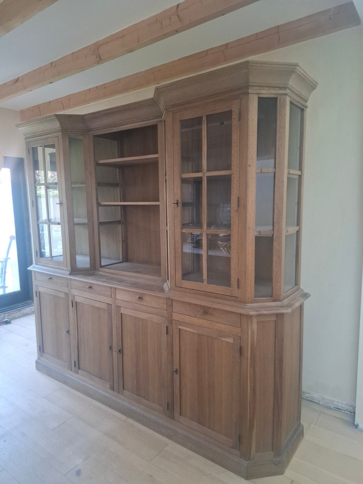 Prachtige Massief Eiken Vitrinekast / Boekenkast (263 cm bre, Huis en Inrichting, Ophalen, 200 cm of meer, Royale en karaktervolle massief eiken vitrinekast