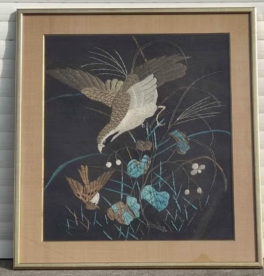 Tapisserie en soie encadré décor oiseaux, Antiek en Kunst, Antiek | Tapijten, Tafelkleden en Textiel, Ophalen of Verzenden