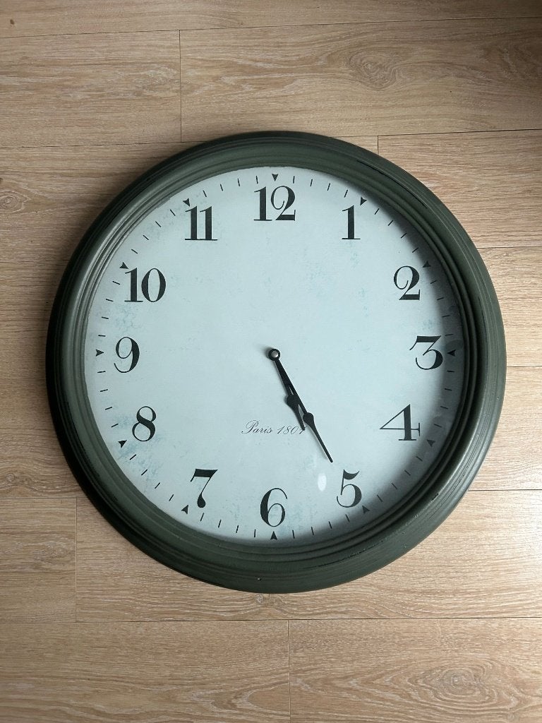 KOOPJE 15€ : grote art deco wandklok, Ophalen, Bruin, Analoog, Werkt op batterijen