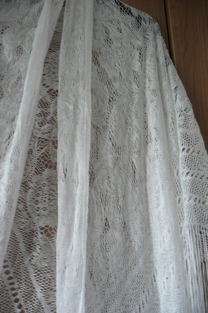 Witte stola/sjaal (k722), Kleding | Dames, Mutsen, Sjaals en Handschoenen, Ophalen of Verzenden, Zo goed als nieuw, Sjaal