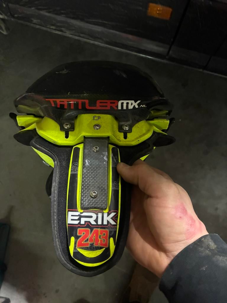 Nekbrace leatt, Motoren, Ophalen