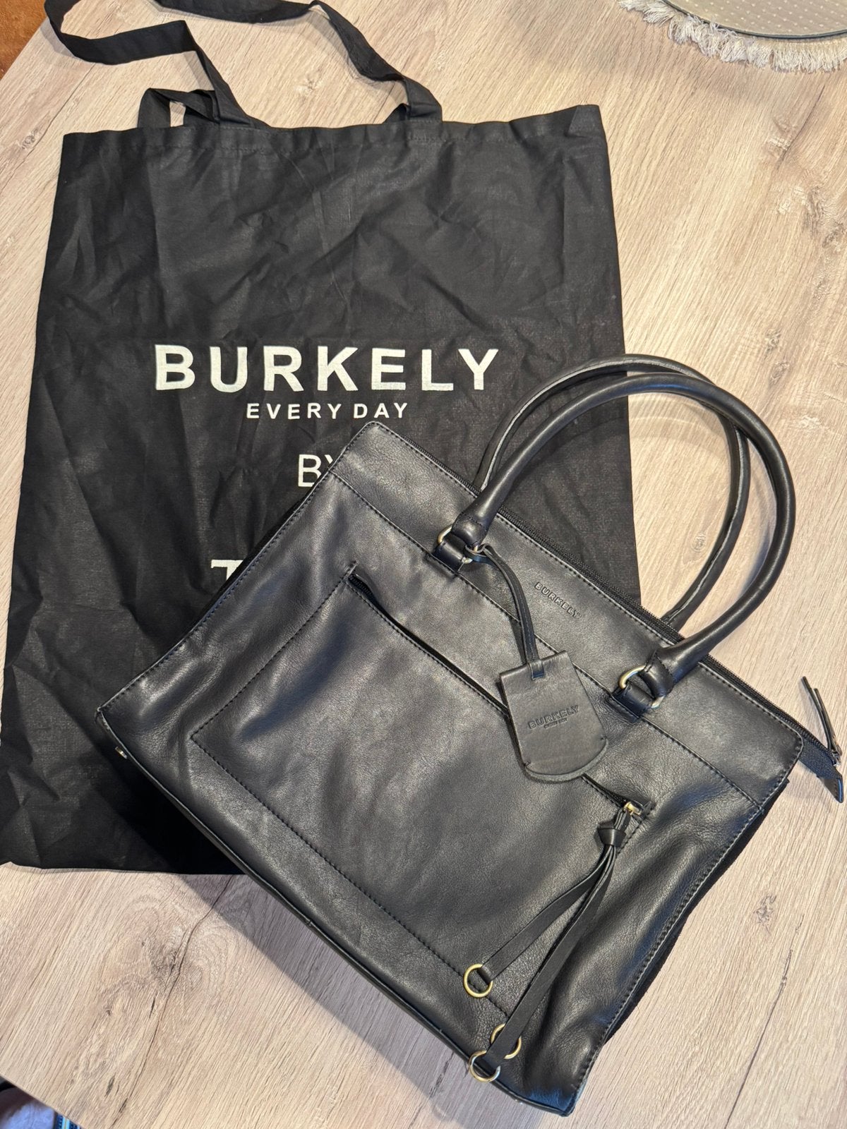 Burkely zwarte leren handtas –als nieuw, Ophalen, 30 cm of meer, Zwart, Minder dan 35 cm
