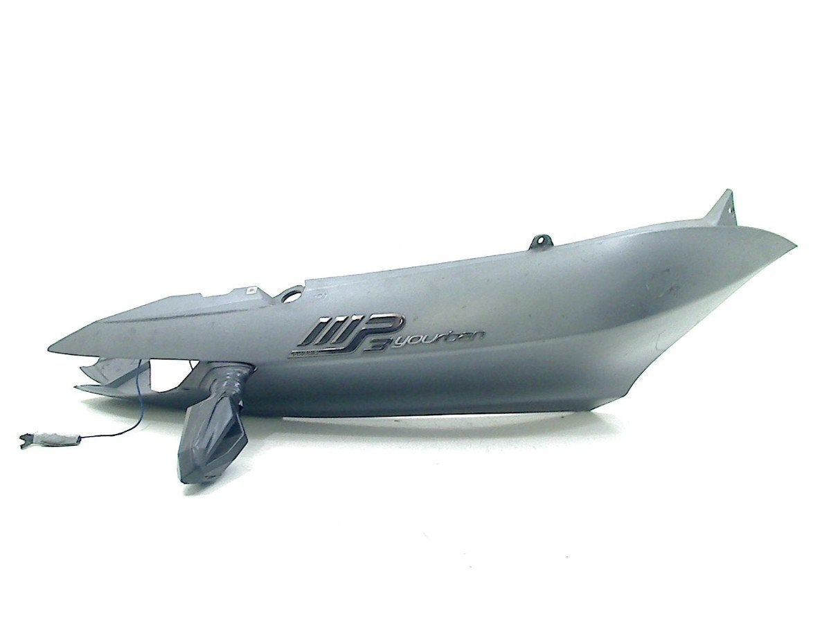 QUEUE DE CARENAGE DROIT Piaggio (657381), Dhr. S. di Majo, Utilisé, Info@cama-motorparts.nl, P.J. Troelstraweg 8 8
3144 CX  MAASSLUIS, NL