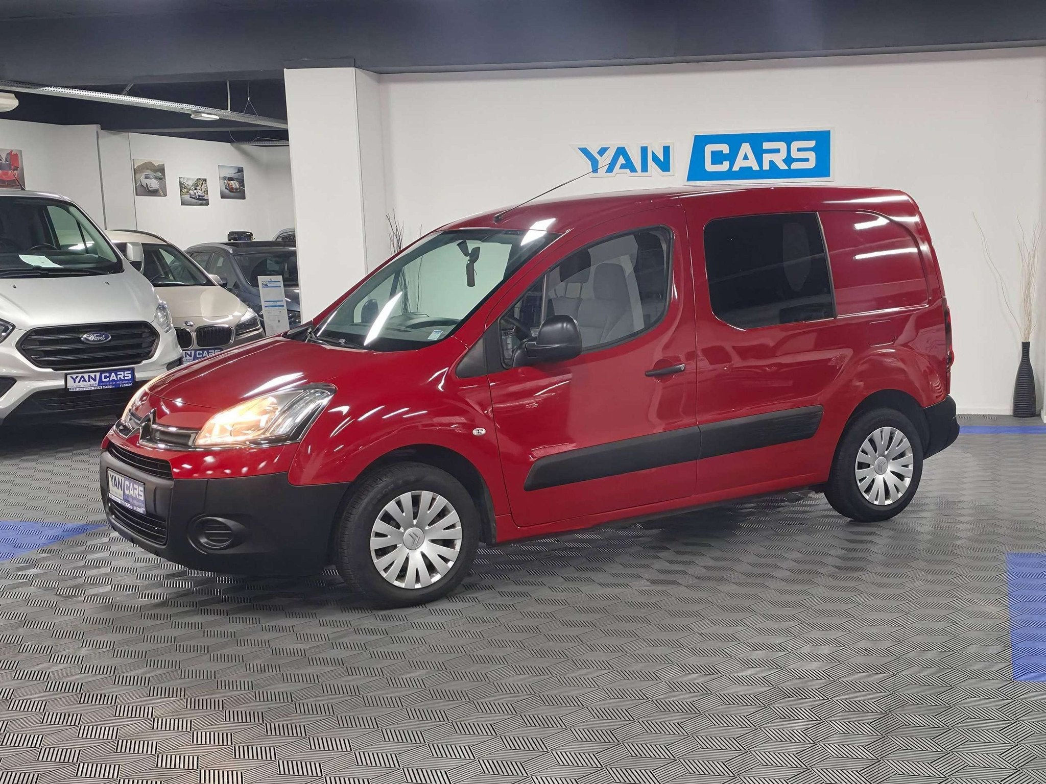Citroën Berlingo 1.6 HDi - Reconditionne A a Z - Distributi, Autos, Rouge, Euro 5, Achat, 90 ch