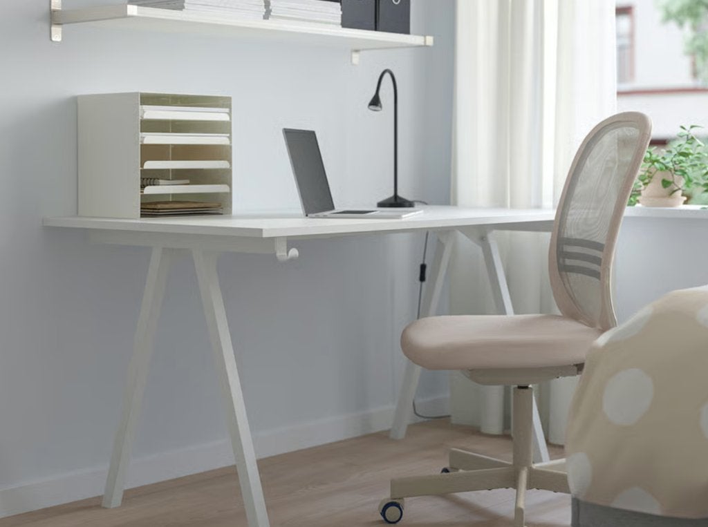 Bureau 140x80cm, Goulotte de câbles, Comme neuf, Enlèvement, IKEA