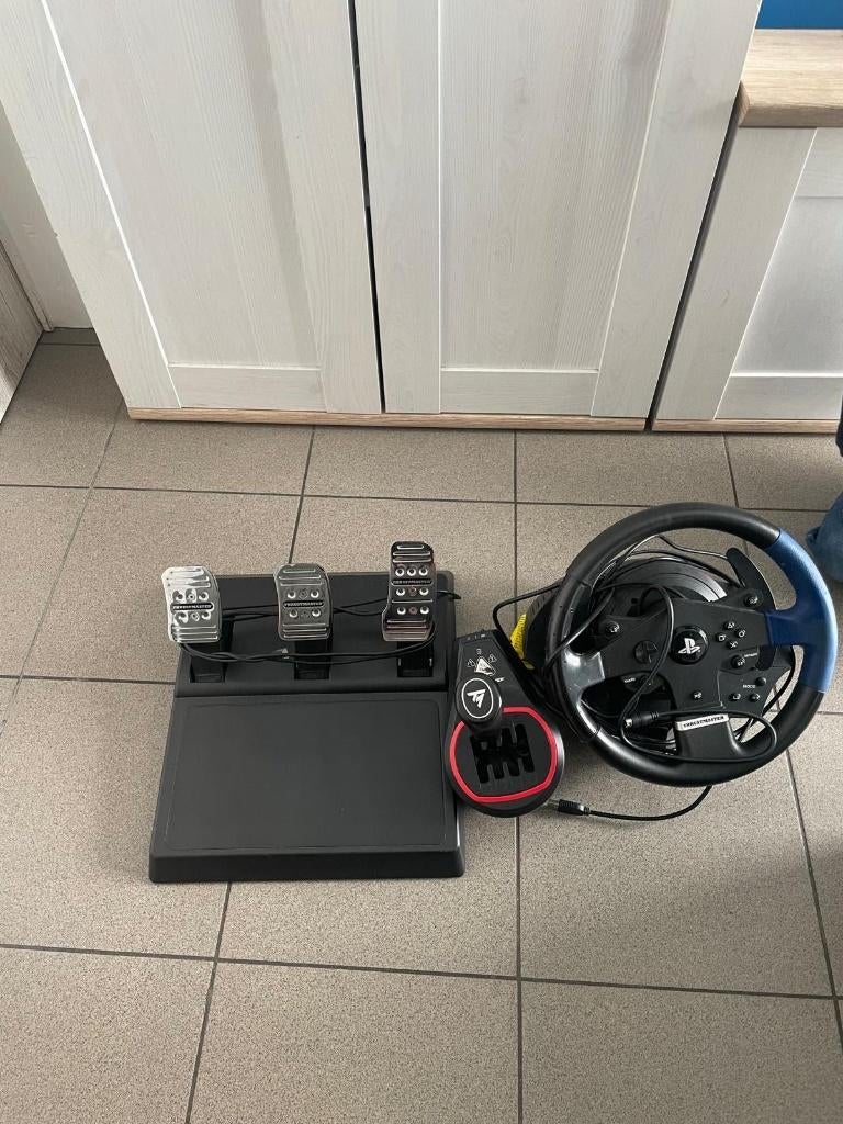 Volant, pédales et levier de vitesse Thrustmaster PS4,PS5,PC, Enlèvement, Comme neuf, Thrustmaster