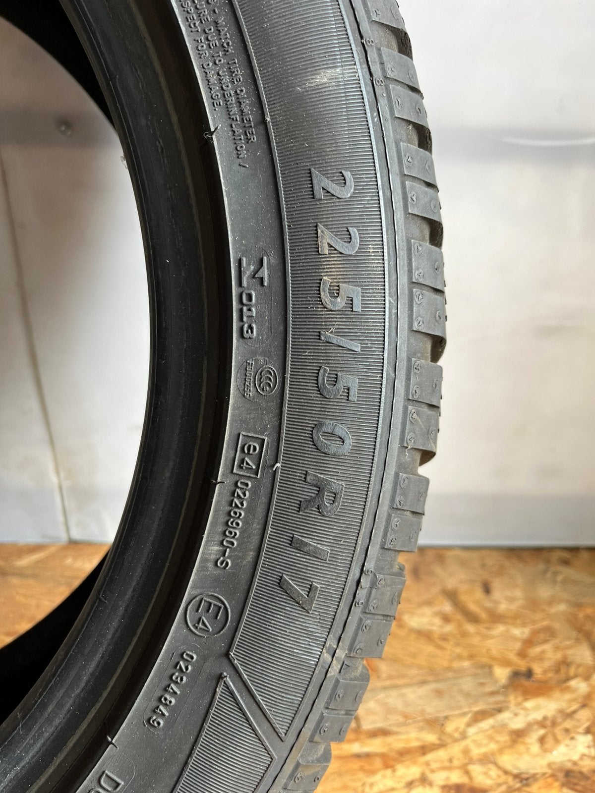Pneus d'hiver 225/50r/17 dunlop 4 pièces, Autos : Pièces & Accessoires, Neuf, Pneus hiver, Enlèvement, Pneu(s)