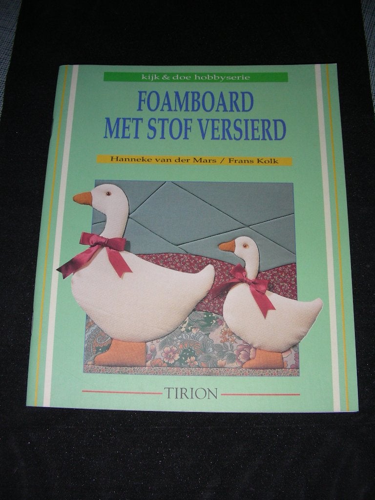 Knutselboekje (Foamboard met stof versierd), Livres, Loisirs & Temps libre, Enlèvement ou Envoi, Comme neuf, Broderie ou Couture