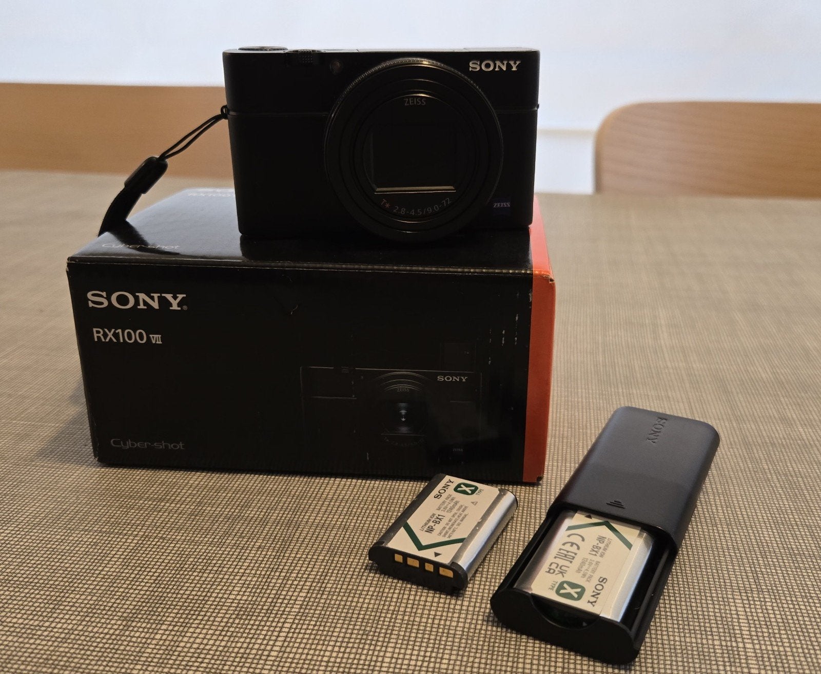 Sony DSC RX100 VII (M7A), TV, Hi-fi & Vidéo, 20 mégapixels, Enlèvement ou Envoi, Bluetooth, Comme neuf