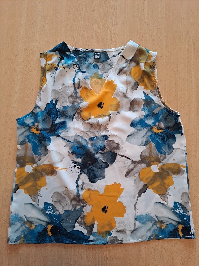 Gebloemd topje, L, Kleding | Dames, Topjes, Ophalen, Maat 42/44 (L), Zo goed als nieuw, Zonder mouw