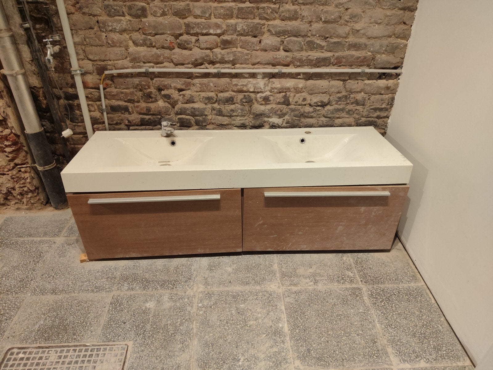 Meuble salle de bain avec deux vasques. 

En assez bon état., 50 – 75, 150 à 200 cm, Enlèvement, Utilisé