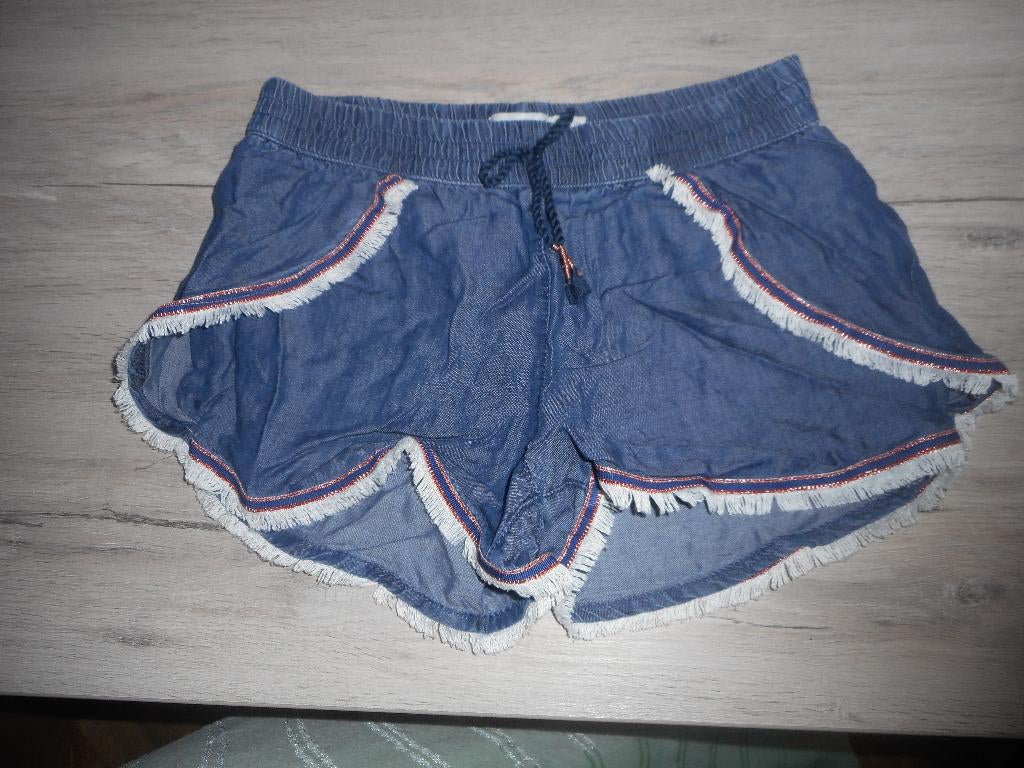 jeans kleurig short maat 140, Kinderen en Baby's, Kinderkleding | Maat 140, Meisje, Ophalen of Verzenden, Zo goed als nieuw, Jurk of Rok
