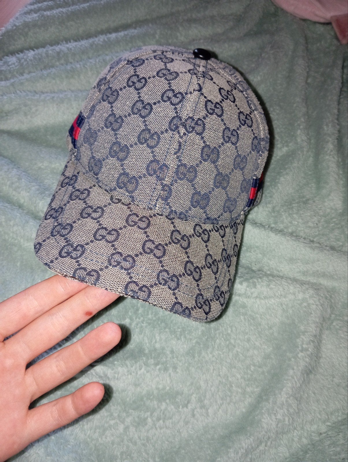 Gucci, Enlèvement ou Envoi, Casquette