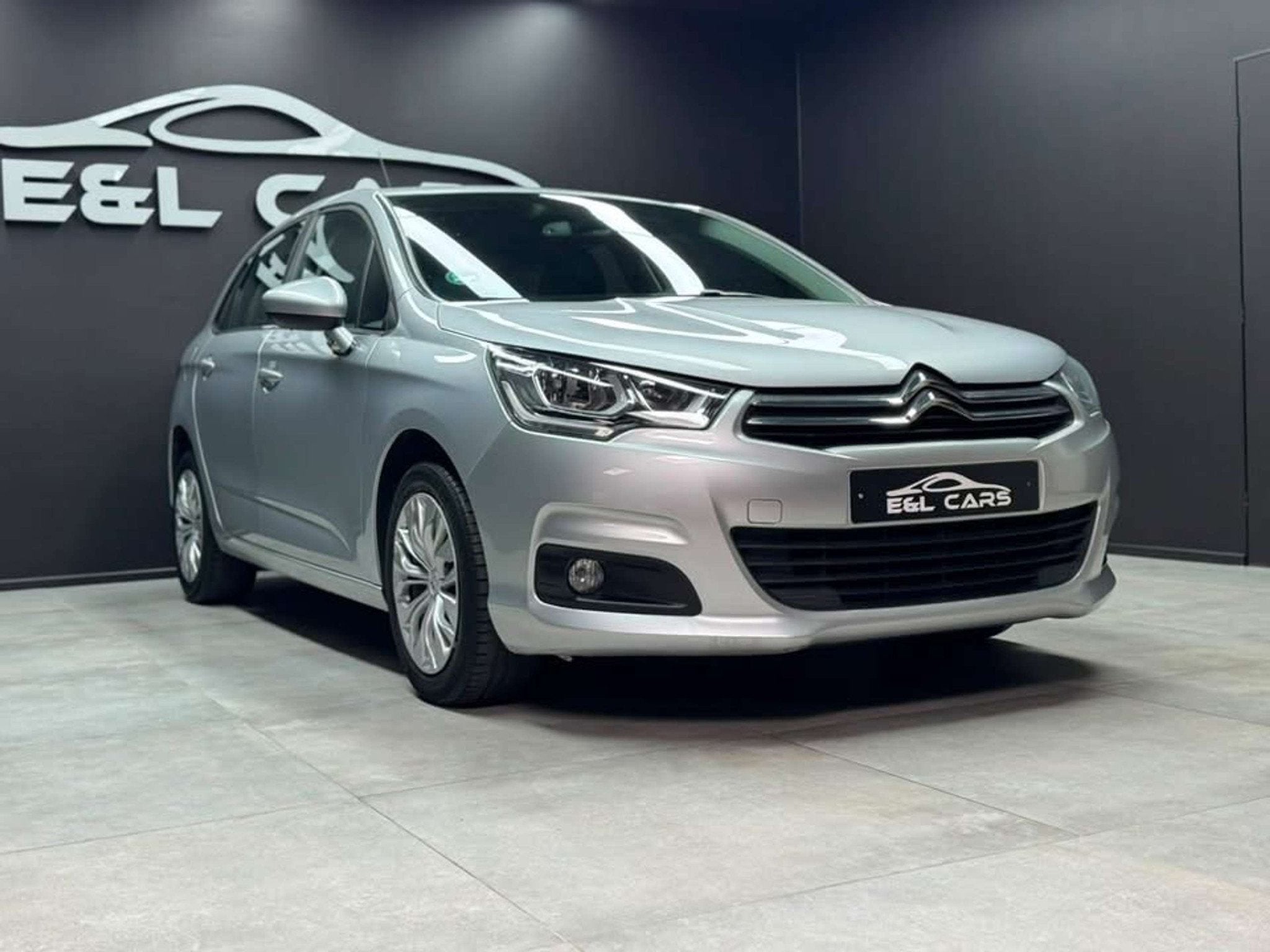 Citroën C4 C4 1.4i *12 mois de garantie* (bj 2015), Auto's, Citroën, Euro 5, Stof, Gebruikt, Zwart
