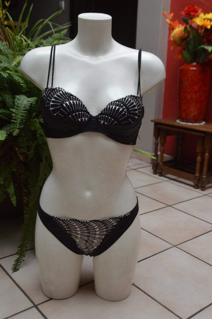 85B bh en string S zwart set als NIEUW!, Hunkemöller, Ophalen of Verzenden, Zwart, Setje