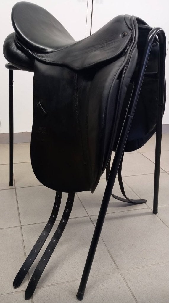 Dressuurzadel Stubben Maestoso 17inch Boommaat M, Dieren en Toebehoren, Paarden en Pony's | Zadels, Ophalen