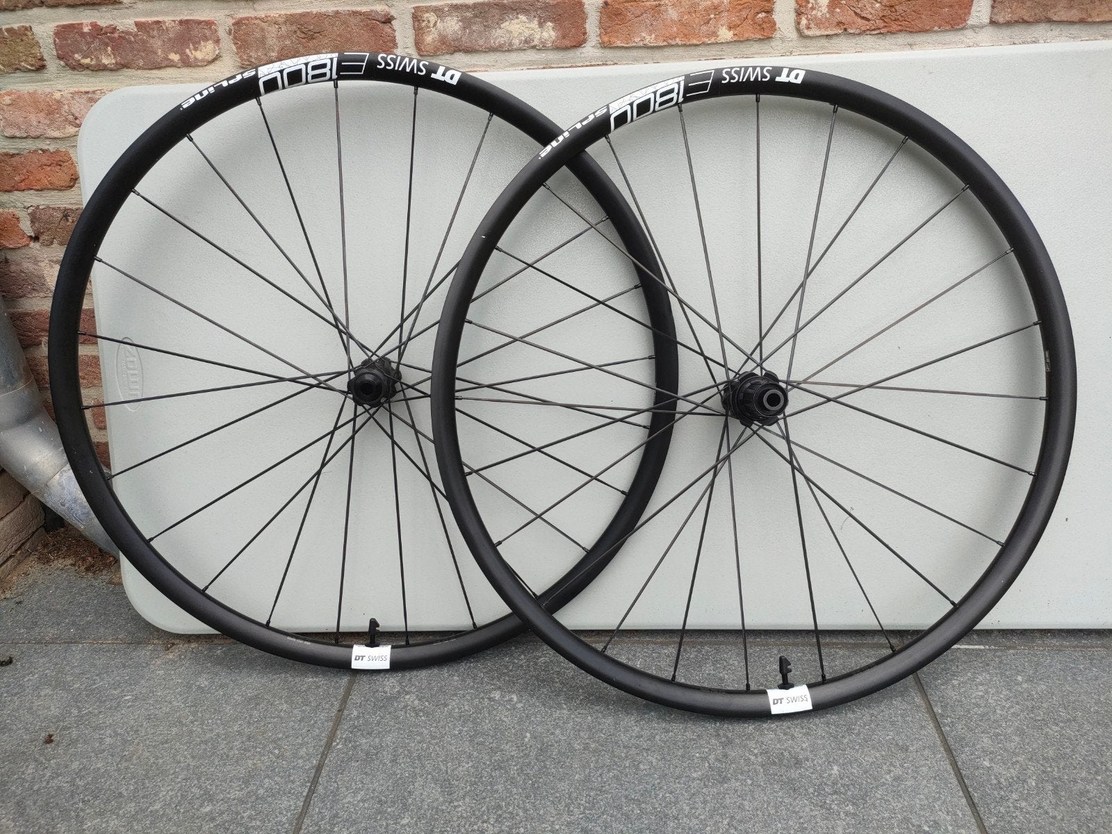 paire de roues complète Tubeless Ready DT Swiss E1800 Spline, Gravelbike, Dt swiss, Comme neuf, Enlèvement