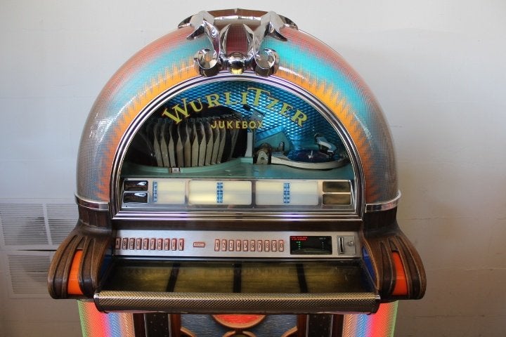 Juke-box simple WURLITZER 1050 en bon état, Avec singles, Enlèvement ou Envoi, Utilisé, Wurlitzer