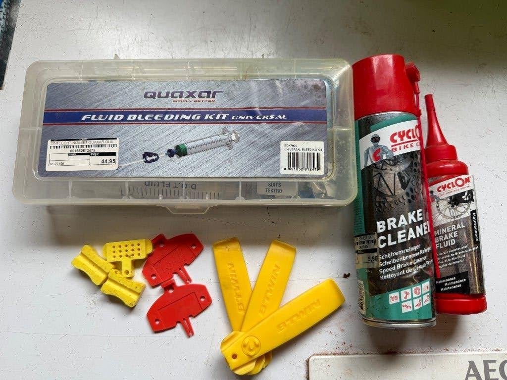 Fiets herstelset, Fietsen en Brommers, Fietsaccessoires | Fietsgereedschap, Ophalen, Gebruikt, Gereedschapsset