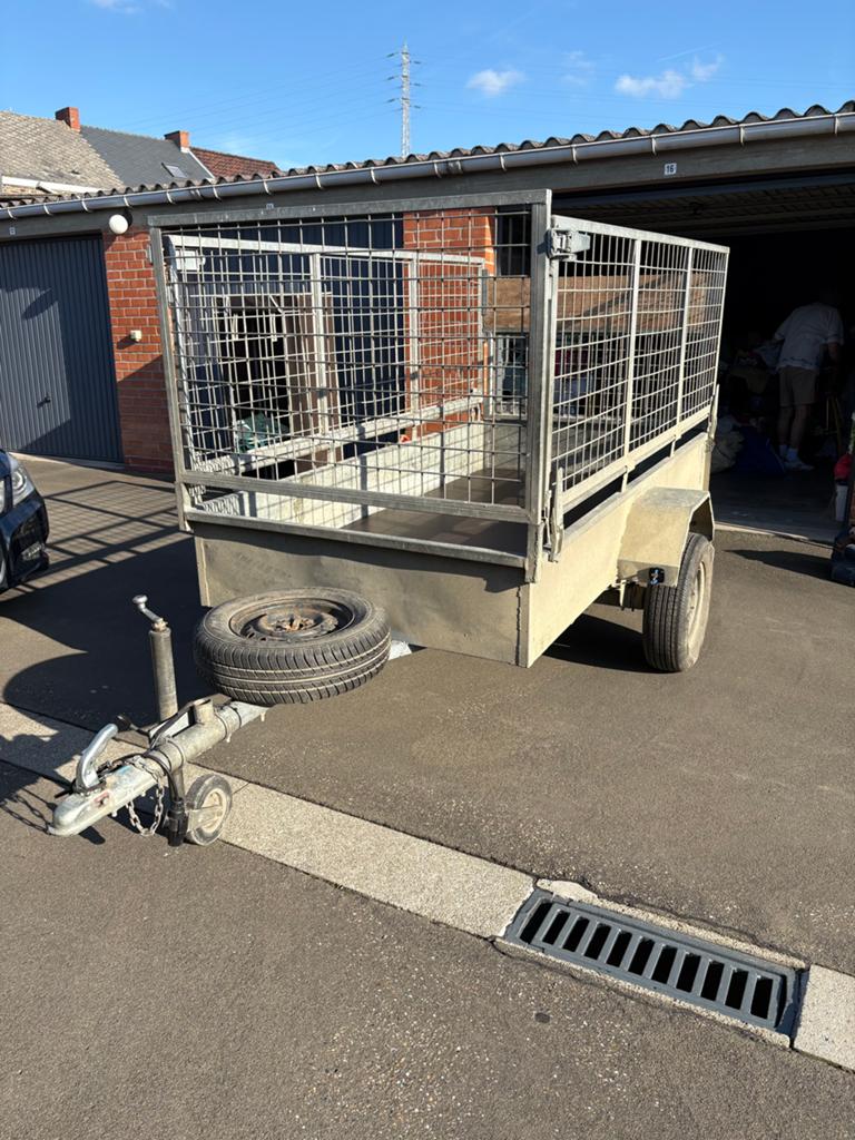 Aanhangwagen, Enlèvement, Utilisé