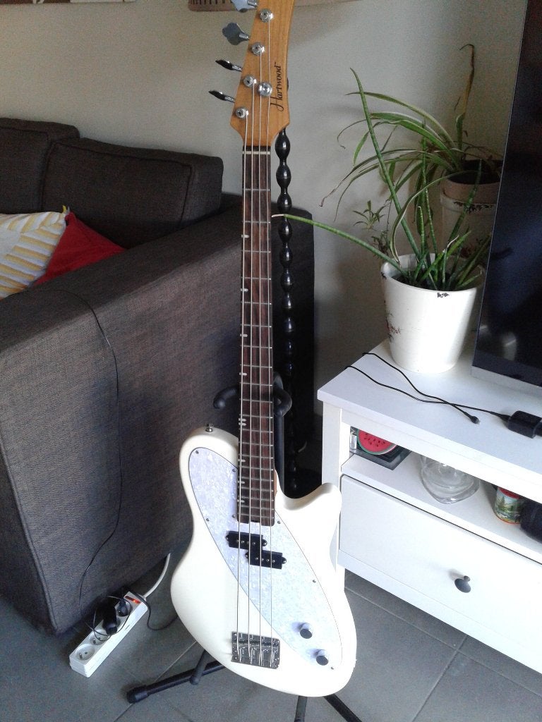 Basse électrique à moyenne échelle, Musique & Instruments, Enlèvement ou Envoi, Neuf, Solid body