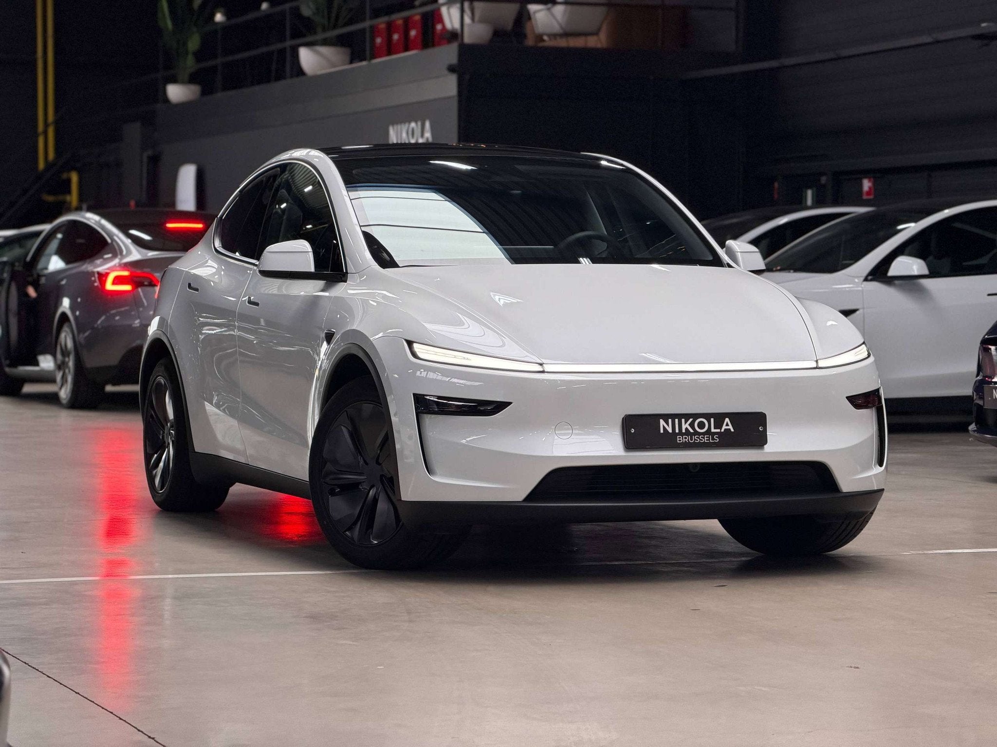 Tesla Model Y JUNIPER - PREMIUM VERSION - HARDWARE 4 - LOW M, 299 ch, Achat, Entreprise, 534 km