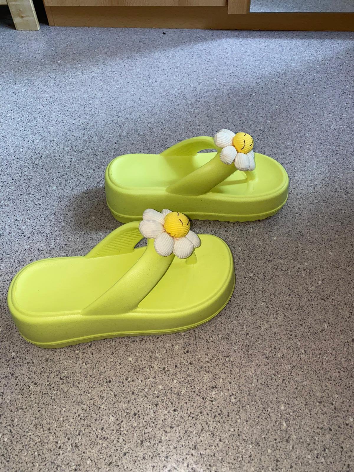 claquettes pour femme, Enlèvement ou Envoi, Comme neuf
