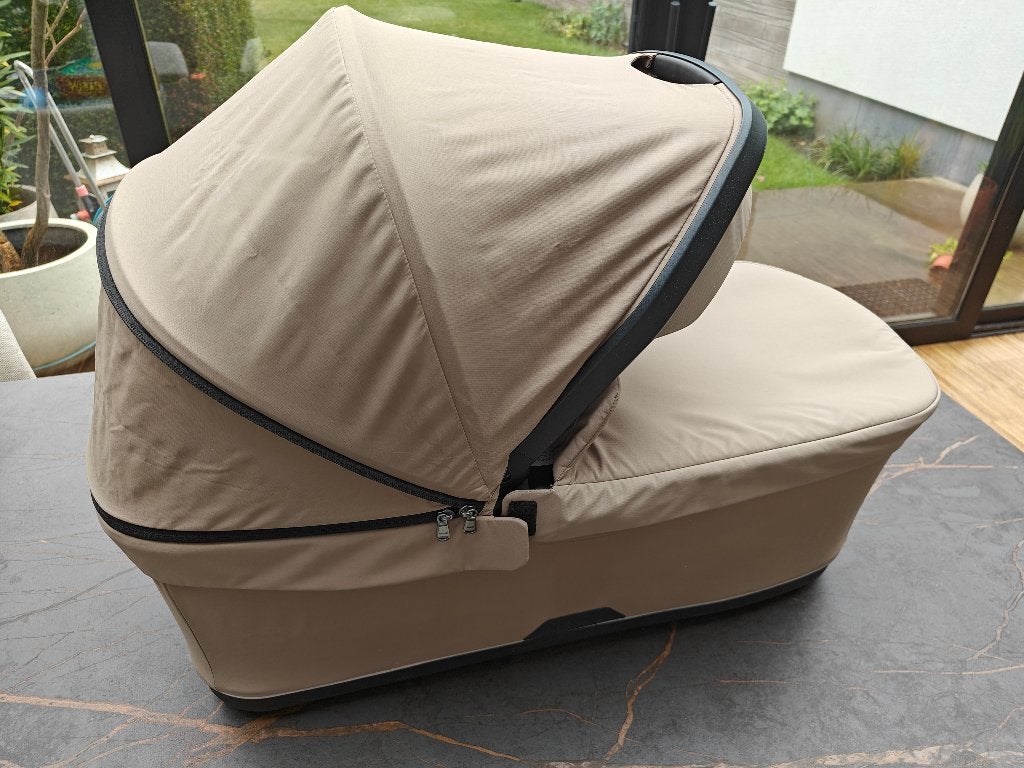 Thule bassinet - getint taupe + adapter, Ophalen, Zo goed als nieuw, Kinderwagen, Overige merken