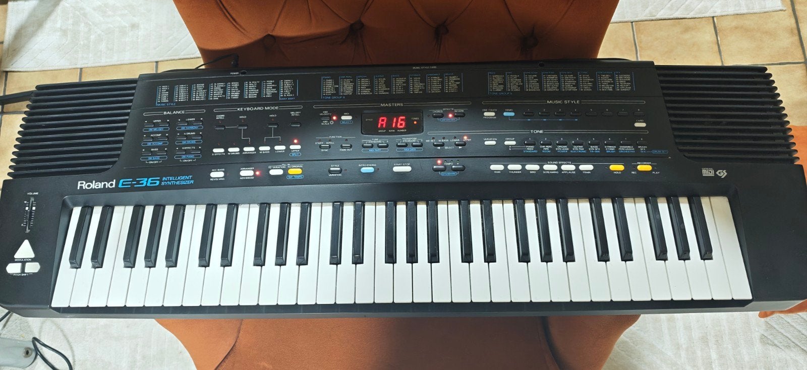 Roland E-36 keyboard, Muziek en Instrumenten, Keyboards, Ophalen, Roland
