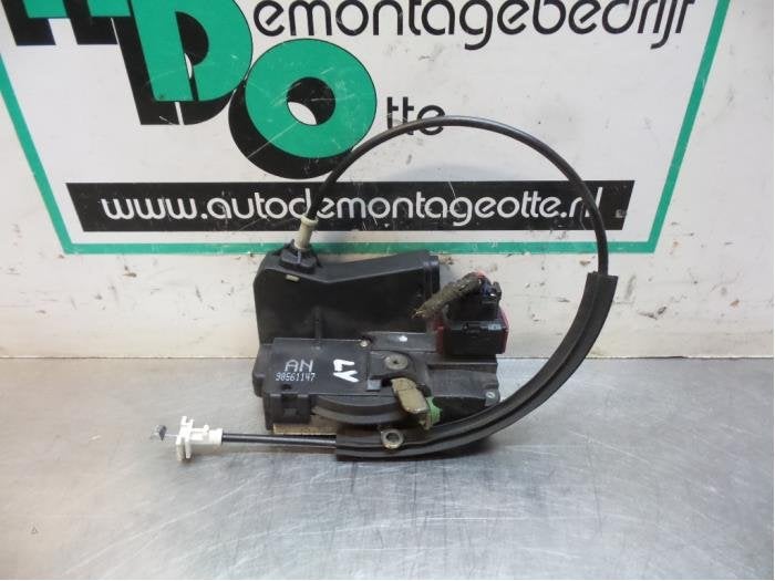 Serrure portière mécanique 4portes avant gauche d'un Opel, -, Opel, Utilisé, -