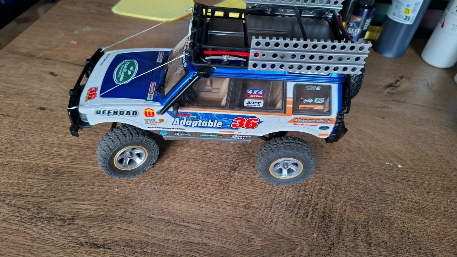 RTR sur chenilles 1/18, Hobby & Loisirs créatifs, Modélisme | Radiocommandé & Téléguidé | Voitures, Comme neuf, Voiture off road