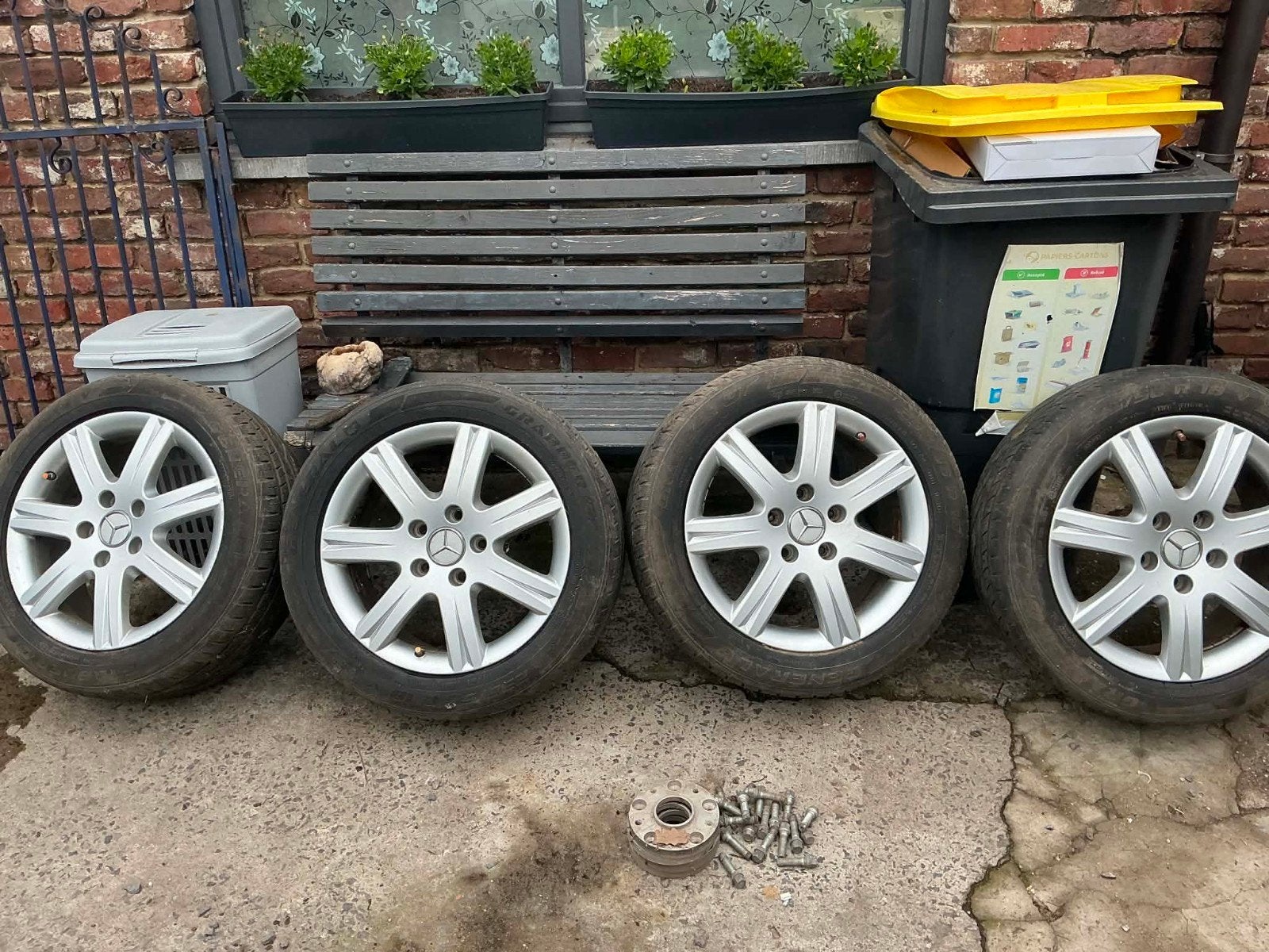 4 jantes d'origine Mercedes  avec pneus SUV, Ophalen, Gebruikt, Mercedes-Benz