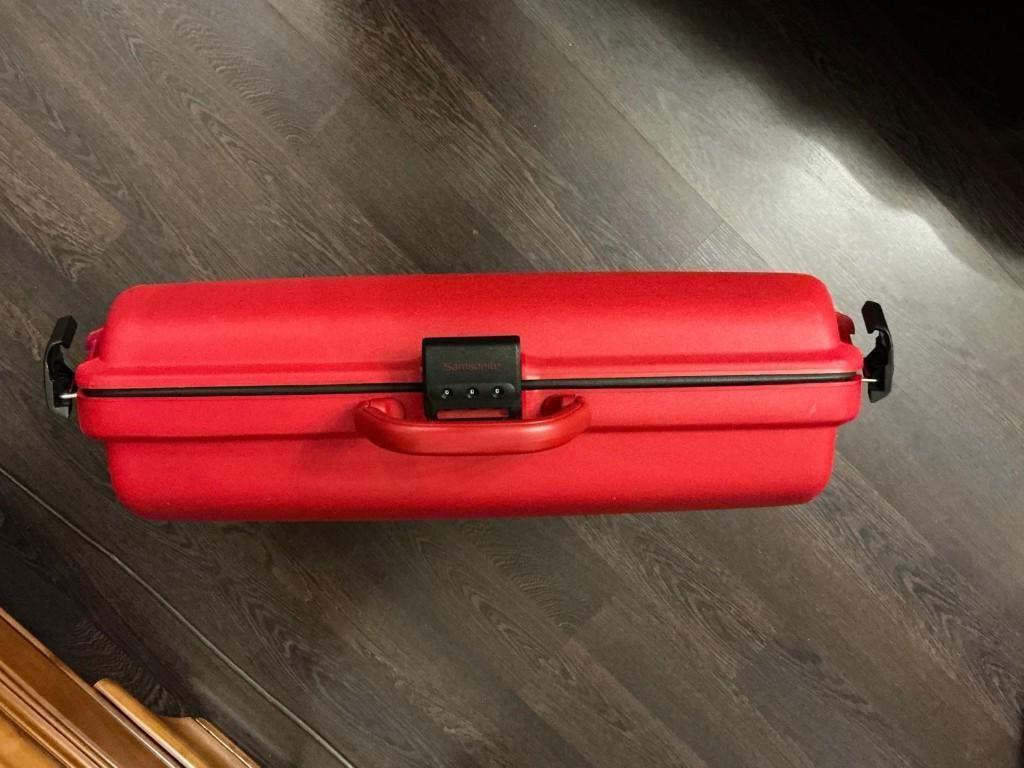 Samsonite rode stevige koffer met -3 punten van sluiting-, 50 tot 60 cm, Hard kunststof, Zo goed als nieuw, 35 tot 45 cm