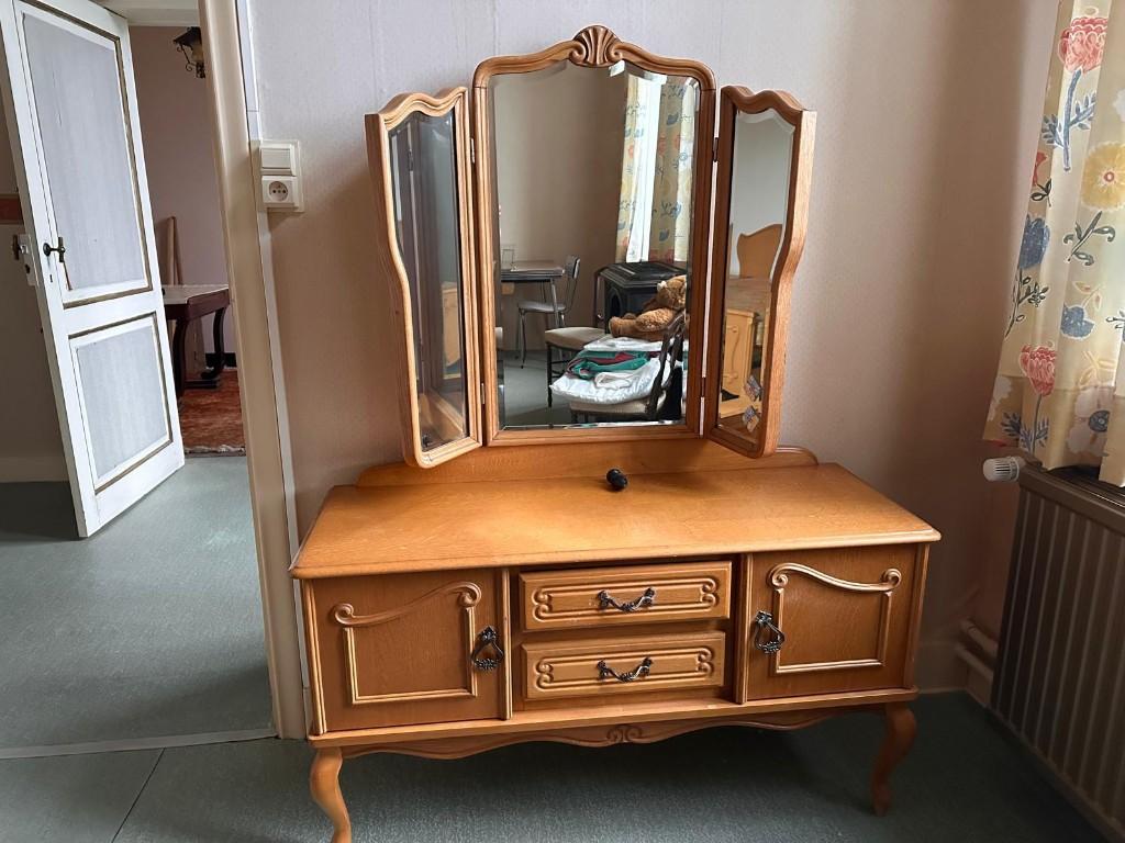 coiffeuse, Enlèvement, Bois