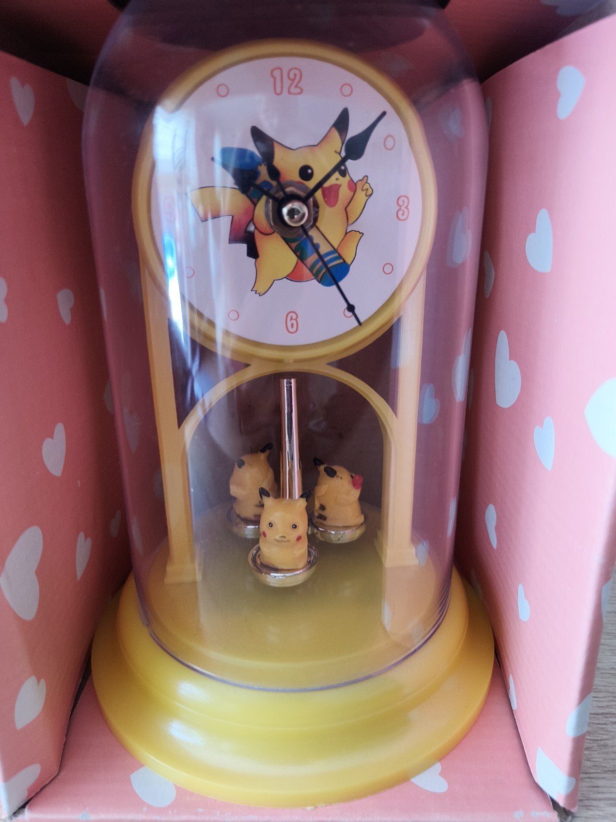 Zeer zeldzame Pokemon Pikachu slingerklok uit 1999, Ophalen