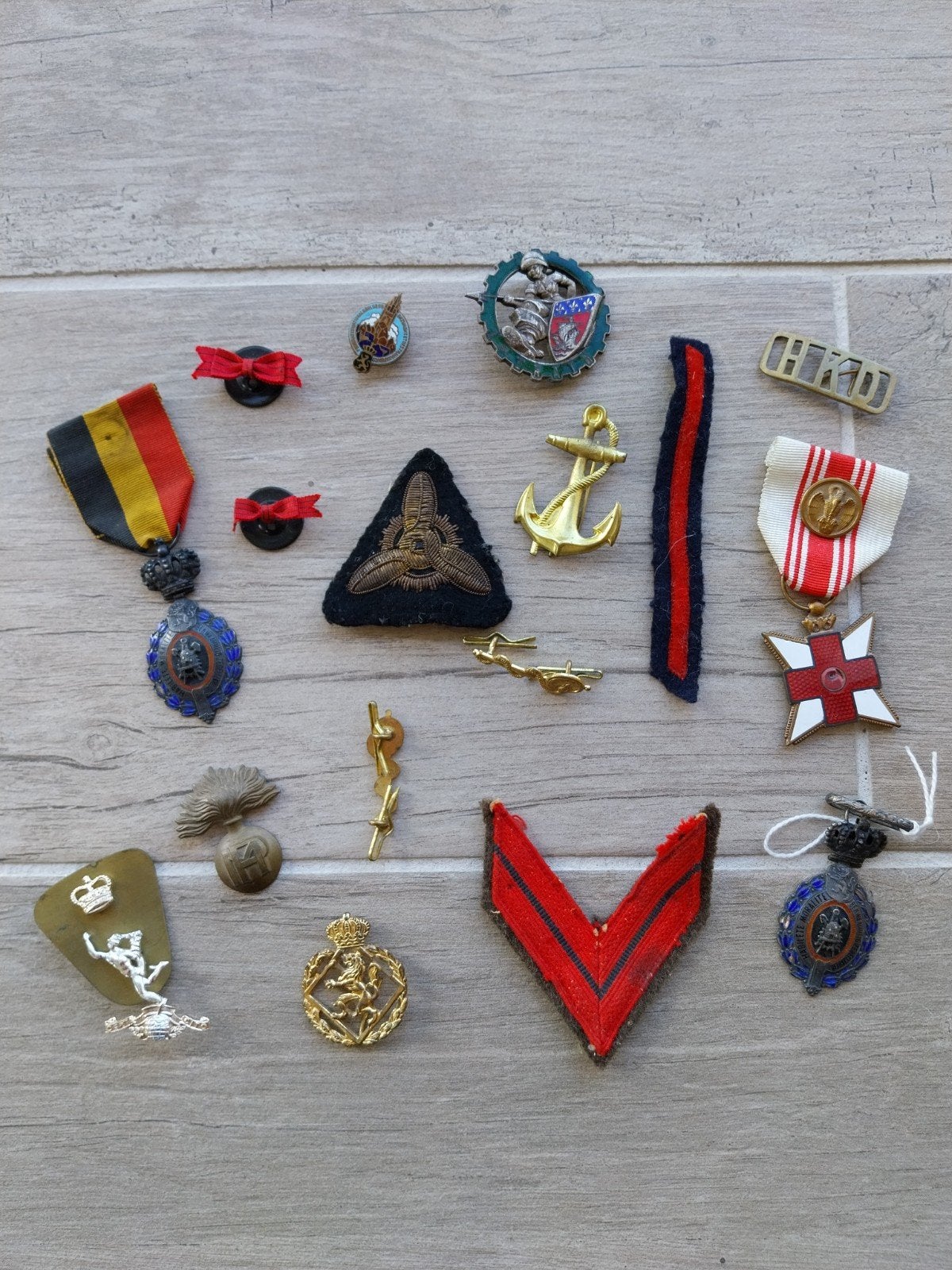 lotje insignes medailles varia, Verzamelen, Ophalen of Verzenden