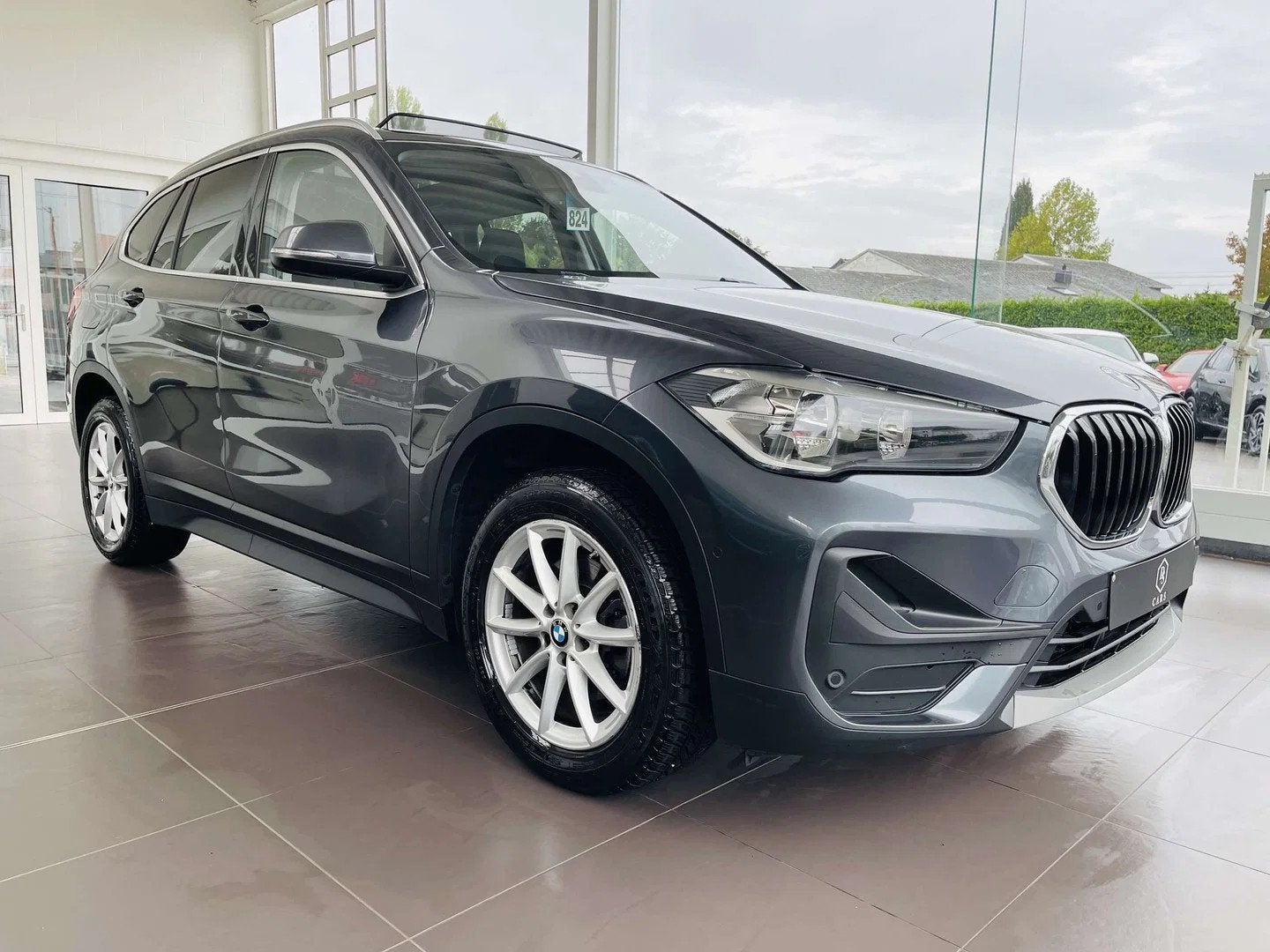 BMW X1 1.5i * GARANTIE + TOIT PANO + GPS * (bj 2022), Auto's, Stof, Gebruikt, 136 pk, Bedrijf