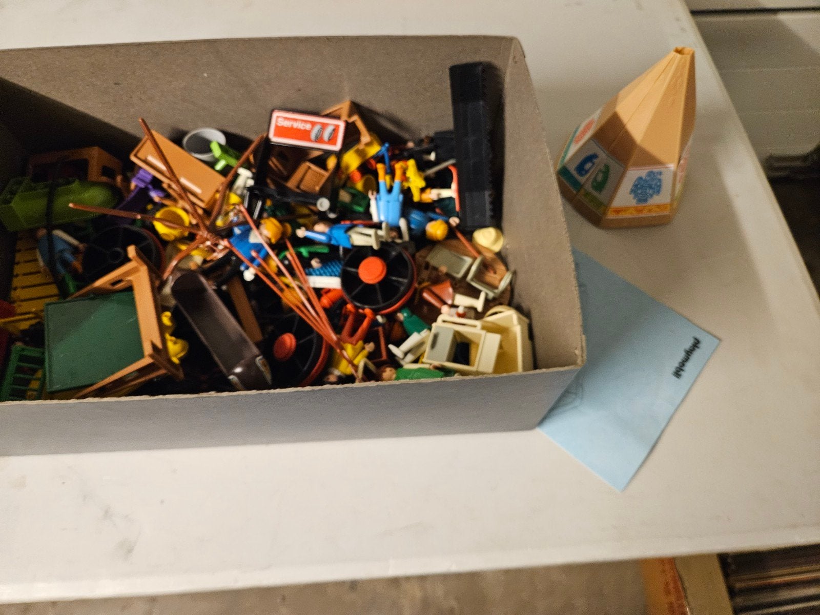 Boite avec divers playmobile, Enfants & Bébés, Enlèvement