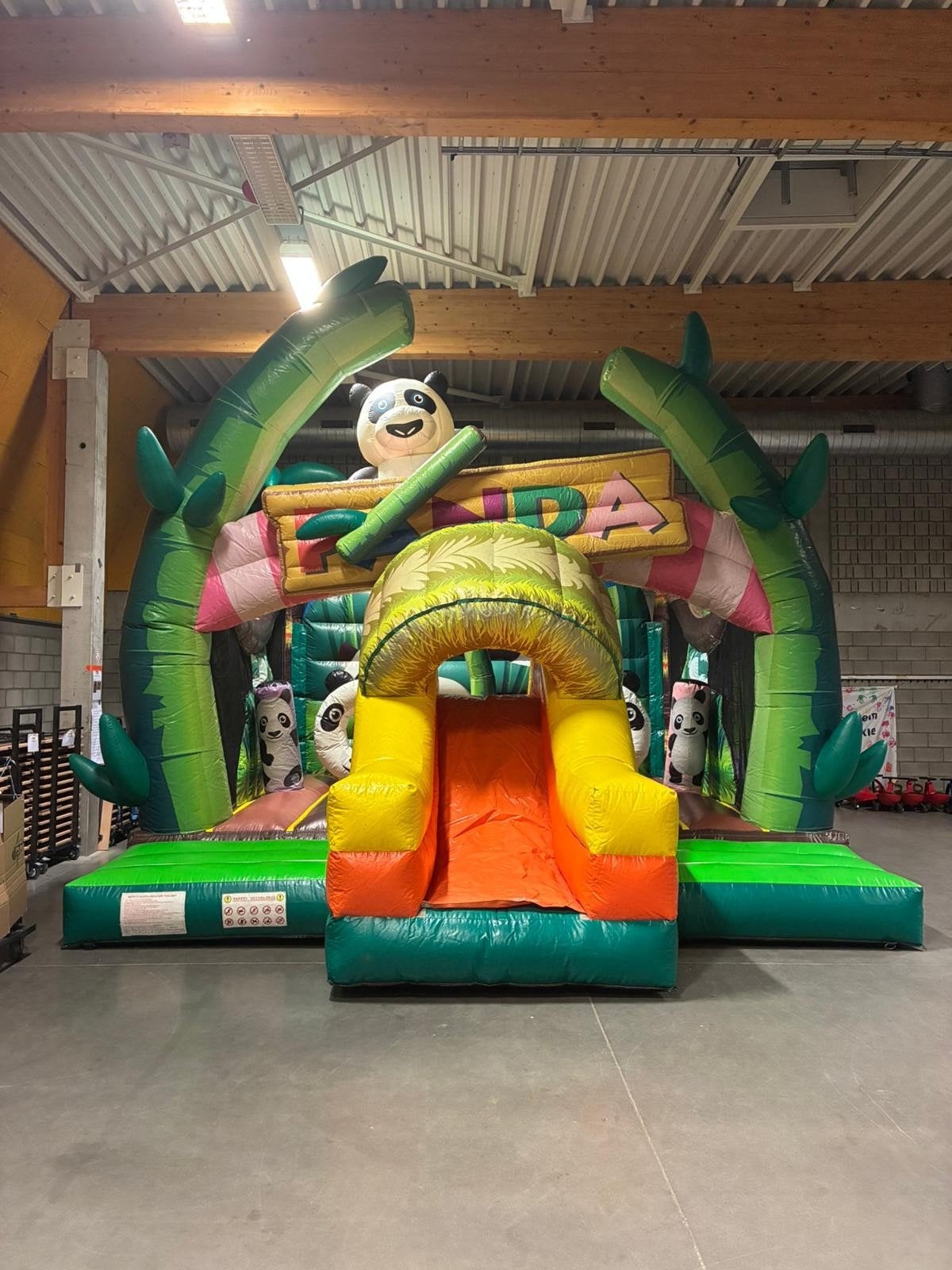 springkasteel reuze panda, Enlèvement
