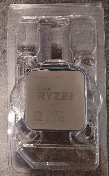 AMD Ryzen 7 2700X + Originele RGB Wraith Prism Koeler, Computers en Software, Processors, Zo goed als nieuw, AMD Ryzen 7, Socket AM4