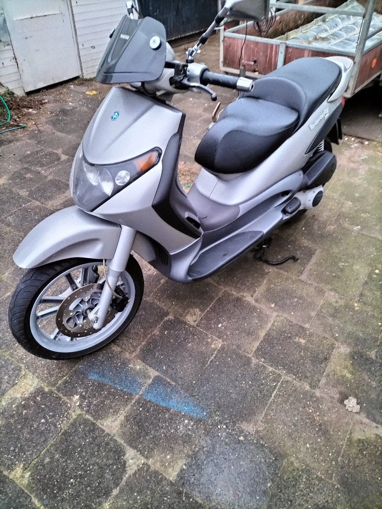 Piaggio Beverly 200 cc motorscooter   (125 cc/180 cc/300 cc), Motos, Motos | Piaggio, Particulier, Scooter, 12 à 35 kW, 1 cylindre