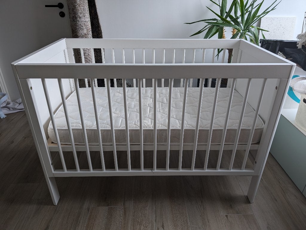 Ledikant/babybed wit (incl.matras +toebehoren van Aerosleep), Kinderen en Baby's, Gebruikt, Minder dan 140 cm, Minder dan 70 cm