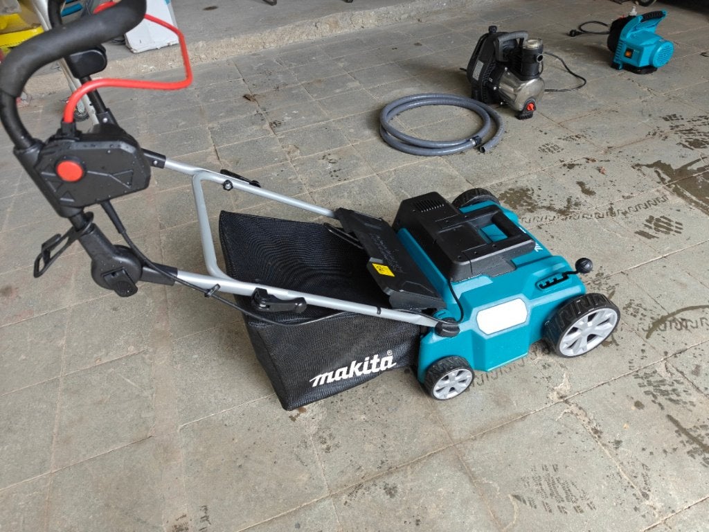 Verticuteerder (Nieuw) UV 3600 (wegens kanker), Tuin en Terras, Ophalen, Nieuw, Elektrisch, Makita