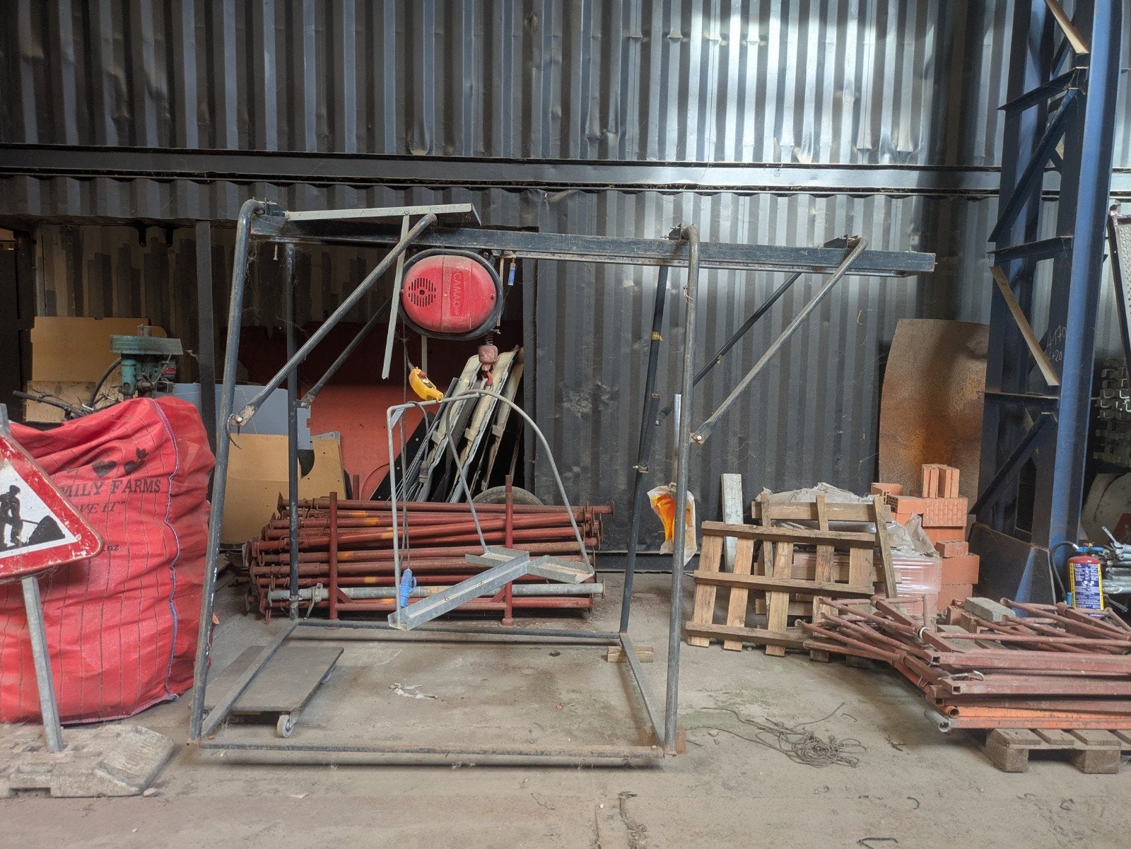 ascenseur de chantier, Bricolage & Construction, Enlèvement, Comme neuf, Ascenseur de chantier