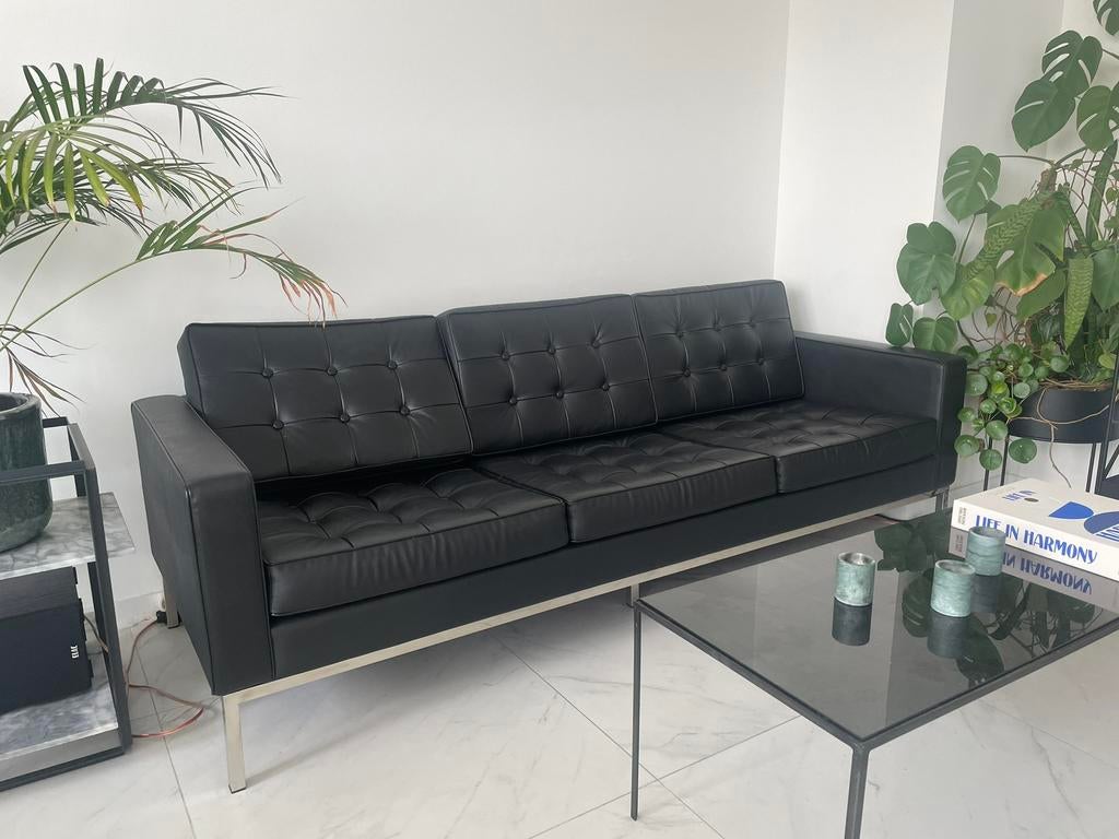 Zwarte lederen sofa, Huis en Inrichting, Zetels | Zetels, Ophalen, Midcentury modern, Driepersoons, Zo goed als nieuw