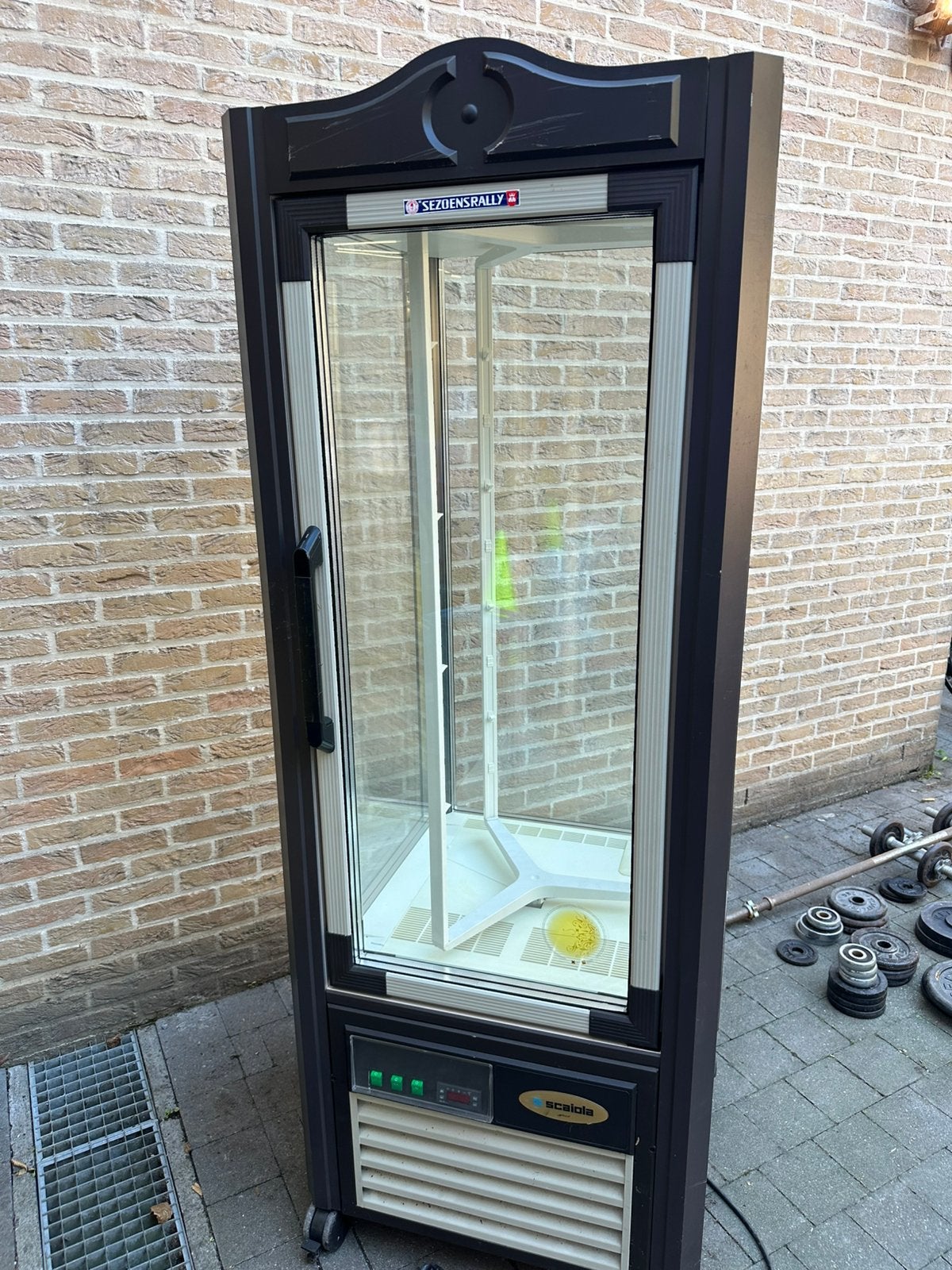 Vitrine kast gekoeld werkt nog, Ophalen, Zo goed als nieuw