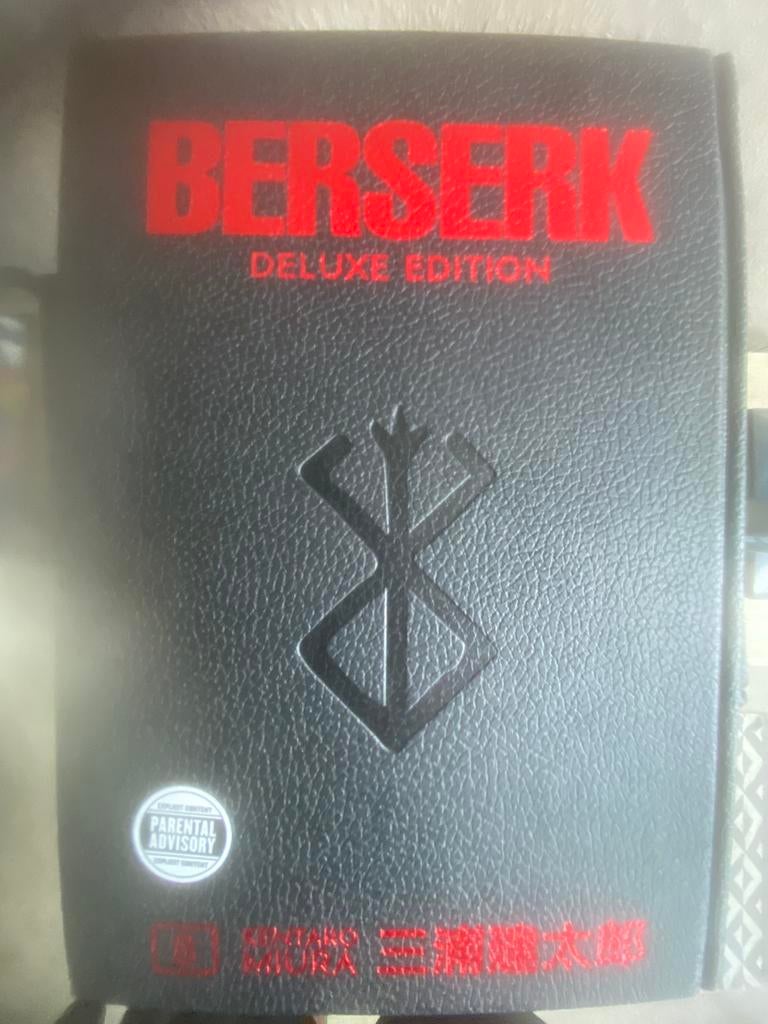 Boeken/Volumes 1-8 berserk deluxe dark horse edition, Boeken, Ophalen, Zo goed als nieuw