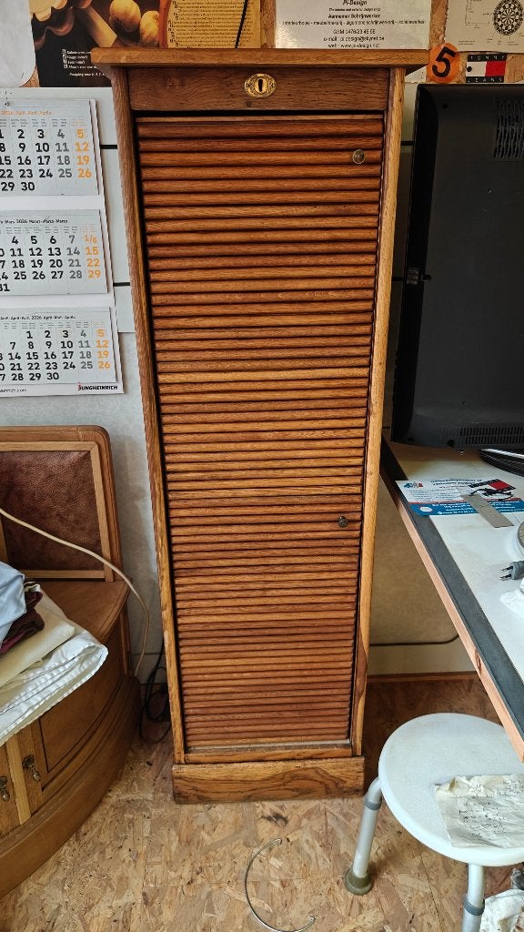 Kast Amerikaanse bureau, Enlèvement