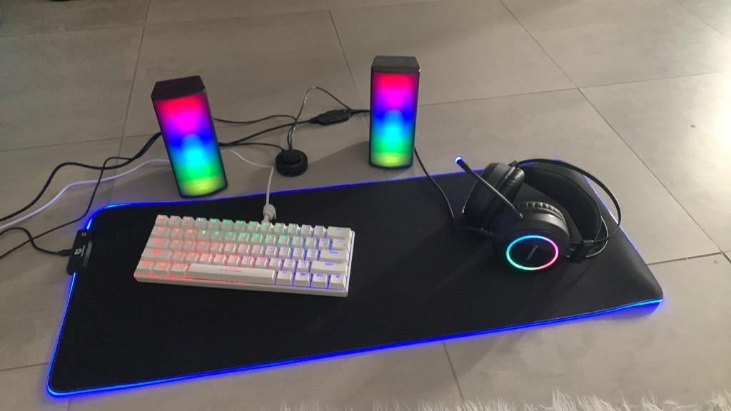 Complete Gaming Set, Ophalen of Verzenden, Azerty, Zo goed als nieuw, Bedraad